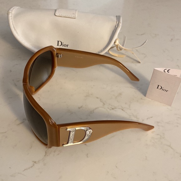 DIOR GORGEOUS SUNGLASSES - Picture 14 of 16